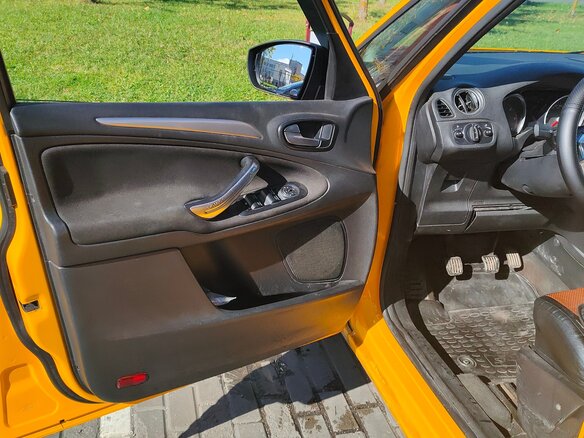 2014 Ford Galaxy II Рестайлинг, жёлтый, 600000 рублей - вид 7