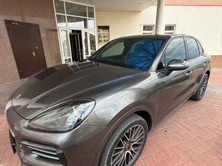 2019 Porsche Cayenne III, серый, 5500000 рублей, вид 1