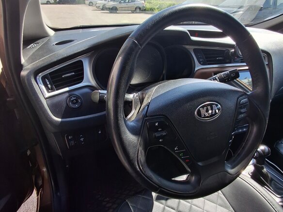 2017 Kia Ceed II Рестайлинг, коричневый, 1430000 рублей - вид 7