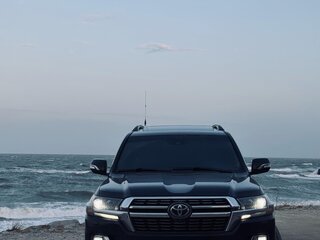 2016 Toyota Land Cruiser 200 Series Рестайлинг 2, чёрный, 6500000 рублей, вид 1