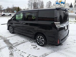 2018 Toyota Voxy III (R80) Рестайлинг, чёрный, 2700000 рублей, вид 3