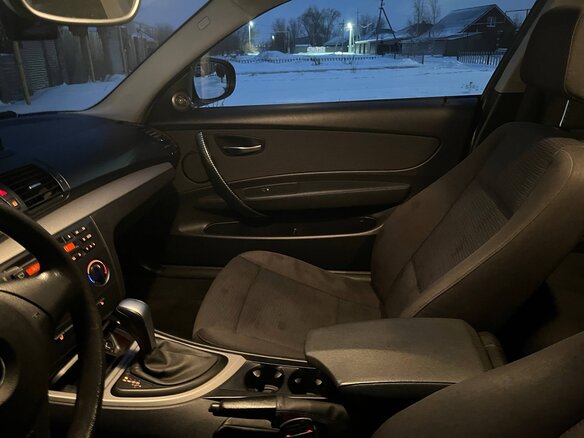 2010 BMW 1 серии 116i I (E81/E82/E87/E88) Рестайлинг, белый, 900000 рублей - вид 25