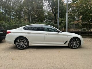 2017 BMW 5 серии 540i xDrive VII (G30/G31/G38), белый, 3950000 рублей, вид 3