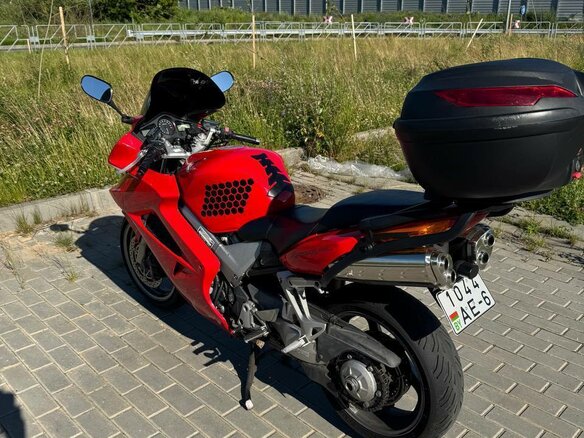 2005 Honda VFR 800, красный, 400000 рублей - вид 2