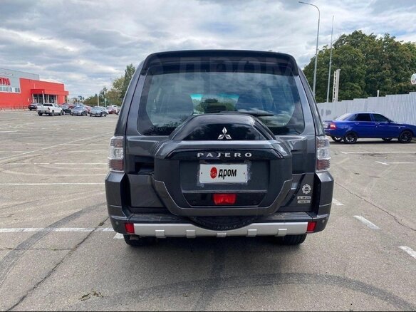 2017 Mitsubishi Pajero IV Рестайлинг 2, чёрный, 3450000 рублей - вид 4