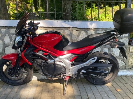 2010 Suzuki SFV 400 Gladius, красный, 390000 рублей, вид 5