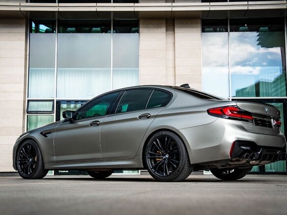 2017 BMW M5 VI (F90), серый - вид 2