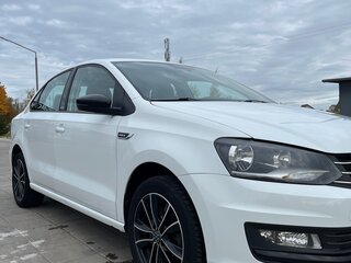 2017 Volkswagen Polo V Рестайлинг, белый, 1050000 рублей, вид 2