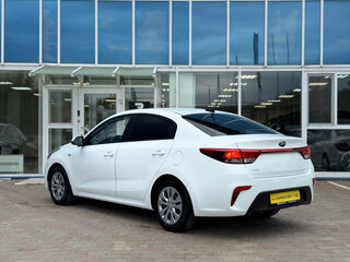 2019 Kia Rio IV, белый, 1150000 рублей, вид 4