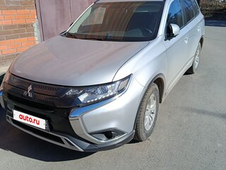 2022 Mitsubishi Outlander III Рестайлинг 3, серебристый, 2760000 рублей, вид 1