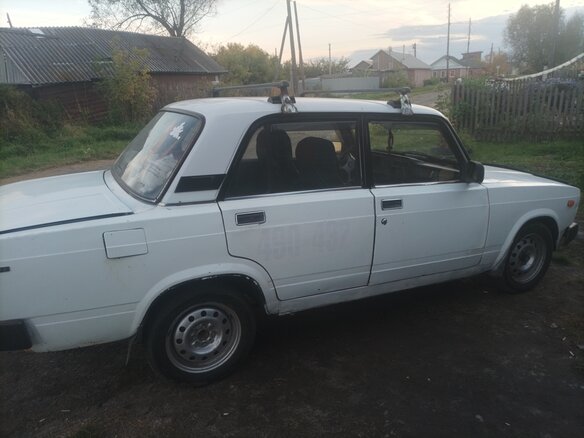 2004 Lada (ВАЗ) 2107, белый, 130000 рублей - вид 5