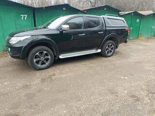 2017 Mitsubishi L200 V, чёрный, 2380000 рублей, вид 4