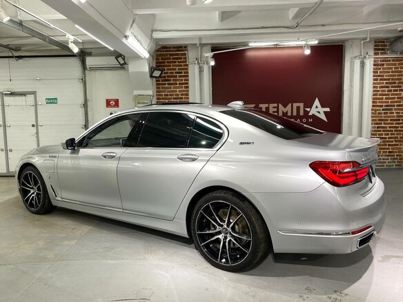 2017 BMW 7 серии 740e VI (G11/G12), серебристый - вид 15