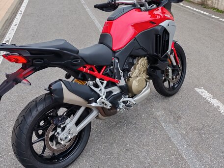2021 Ducati Multistrada V4, красный, 2000000 рублей, вид 4