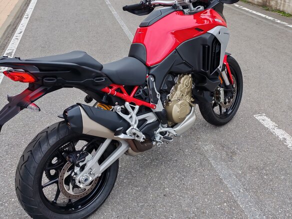 2021 Ducati Multistrada V4, красный, 2000000 рублей - вид 3