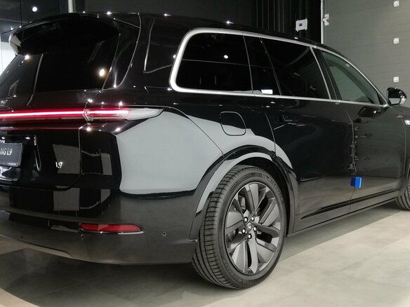 2024 Li Auto (Lixiang) L9 52.3 kWh I Рестайлинг, чёрный, 8925000 рублей - вид 1