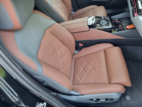 2025 BMW 5 серии 530i xDrive VIII (G60/G61/G68), чёрный, 8800000 рублей - вид 38
