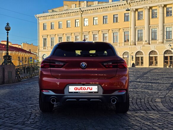 2021 BMW X2 xDrive18d I (F39), красный - вид 3