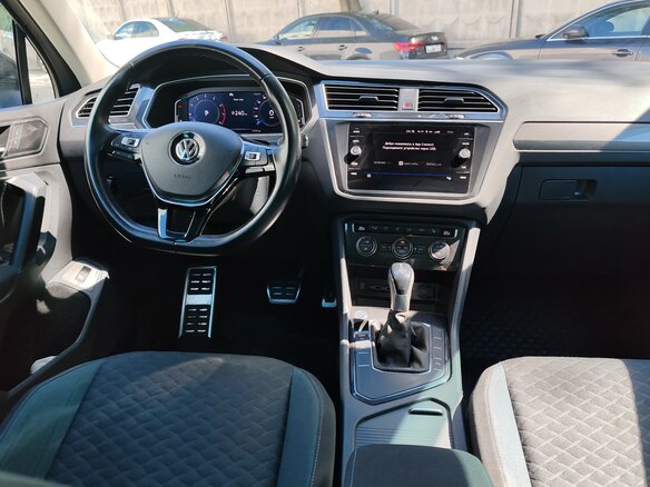 2019 Volkswagen Tiguan II, коричневый, 2199000 рублей - вид 5