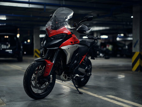 2024 Ducati Multistrada V4, красный, 3400000 рублей, вид 3