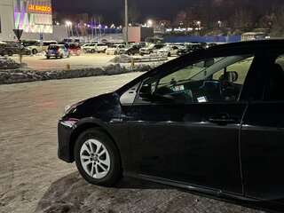 2018 Toyota Prius IV Рестайлинг (XW50), чёрный, 1650000 рублей, вид 2
