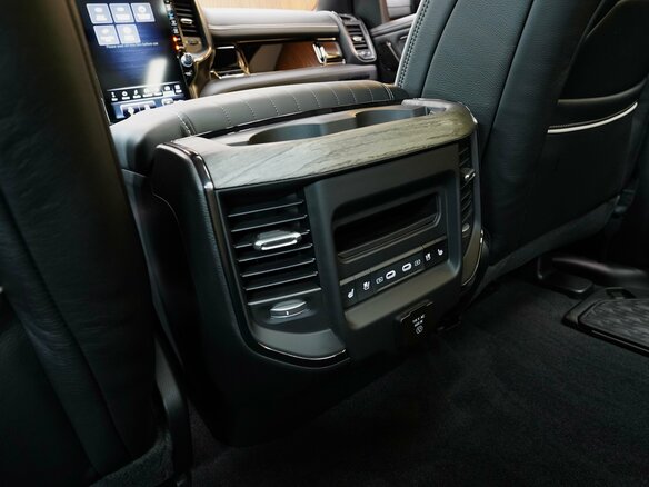 2026 Ram 1500 Crew Cab V Рестайлинг, чёрный - вид 21