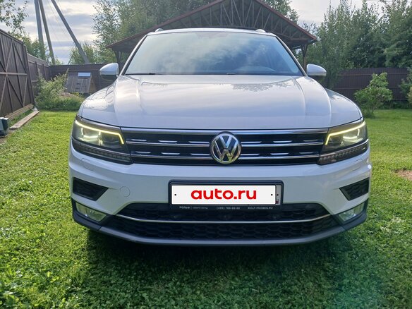2016 Volkswagen Tiguan II, белый - вид 2