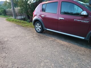 2012 Renault Sandero Stepway I, красный, 750000 рублей, вид 3