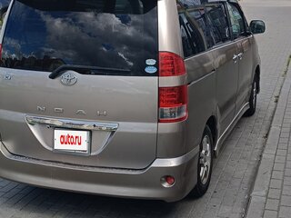 2003 Toyota Noah I (R60), серый, 810000 рублей, вид 4