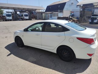 2016 Hyundai Solaris I Рестайлинг, белый, 700000 рублей, вид 4