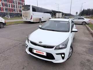 2018 Kia Rio IV, белый, 900000 рублей, вид 1