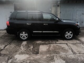 2013 Toyota Land Cruiser 200 Series Рестайлинг 1, чёрный, 4550000 рублей, вид 4