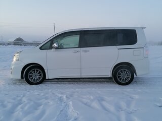 2013 Toyota Voxy II (R70) Рестайлинг, белый, 1850000 рублей, вид 5