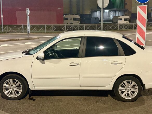 2021 Lada (ВАЗ) Granta I Рестайлинг, белый, 700000 рублей - вид 3