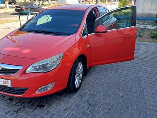 2012 Opel Astra J Рестайлинг, красный, 900000 рублей, вид 1