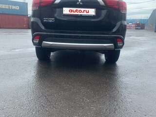 2017 Mitsubishi Outlander PHEV III Рестайлинг 2, чёрный, 2350000 рублей, вид 4