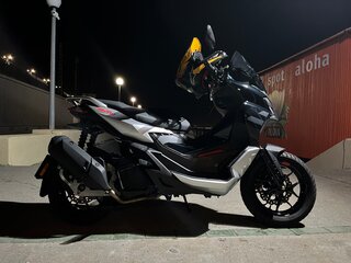 2021 Aprilia SR GT 200, серебристый, 599000 рублей, вид 1