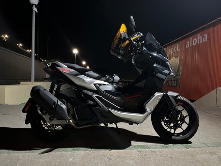 2021 Aprilia SR GT 200, серебристый, 599000 рублей, вид 1