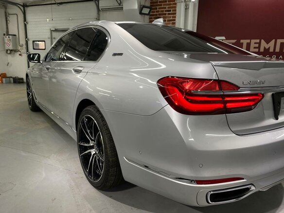2017 BMW 7 серии 740e VI (G11/G12), серебристый - вид 17