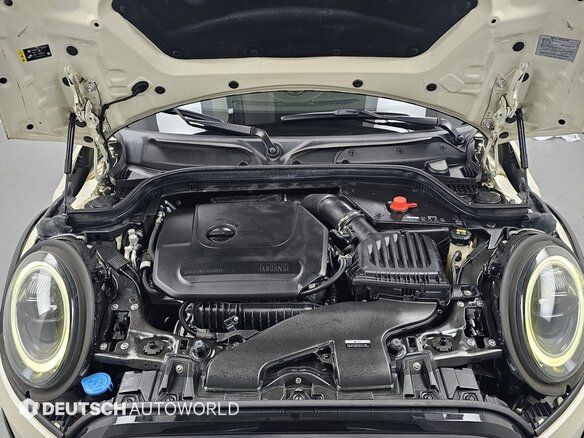 2022 Mini Hatch Cooper III (F55/F56) Рестайлинг 2, белый, 1780000 рублей - вид 14