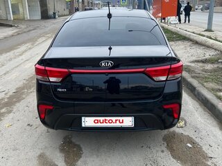 2019 Kia Rio IV, чёрный, 1450000 рублей, вид 4