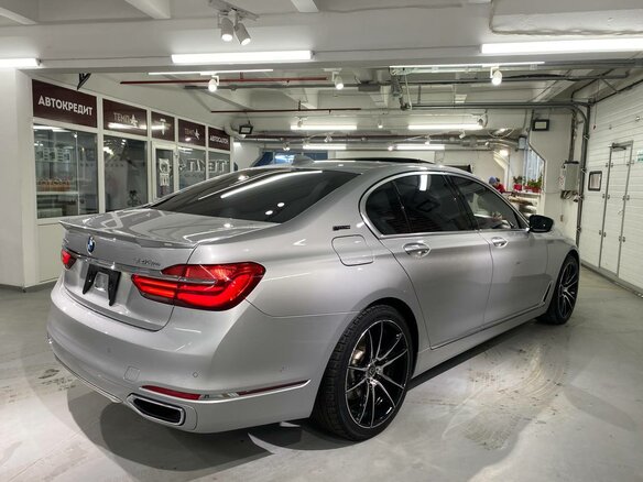 2017 BMW 7 серии 740e VI (G11/G12), серебристый - вид 9