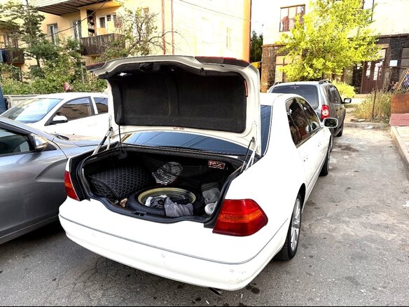 2001 Toyota Celsior III (F30), белый, 500000 рублей - вид 3