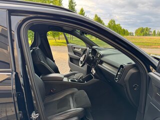 2019 Volvo XC40 I, чёрный, 2100000 рублей, вид 3