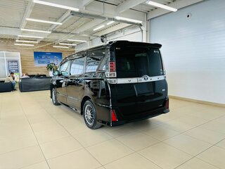 2019 Toyota Voxy III (R80) Рестайлинг, чёрный, 2999900 рублей, вид 4