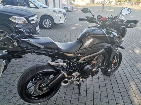 2017 Yamaha MT-09 Tracer (FJ-09), чёрный, 920000 рублей, вид 4