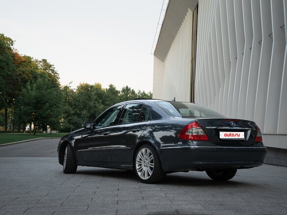 2008 Mercedes-Benz E-Класс 200 III (W211, S211) Рестайлинг, серебристый, 1800000 рублей - вид 1