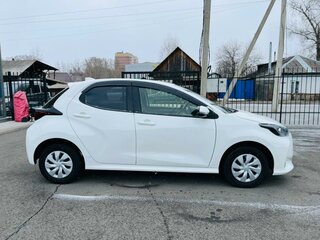 2020 Toyota Yaris IV, белый, 1199000 рублей, вид 5