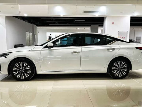 2023 Nissan Altima VI (L34) Рестайлинг, белый, 1890000 рублей, вид 2