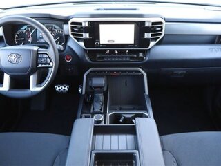 2024 Toyota Tundra CrewMax III, зелёный, 8065956 рублей, вид 4